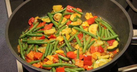 Penne Mediterran mit Garnelen (King Prawns)