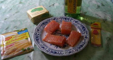 Lachs in Safran-Hollandaise