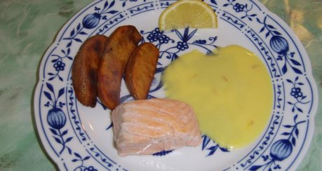 Lachs in Safran-Hollandaise