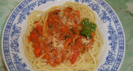 Spaghetti mit Knoblauch und Öl (Spaghetti Aglio, Olio E Peperoncino)