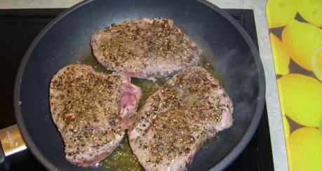 Südamerikanisches Hüftsteak mit Pfeffer - Chili Soße