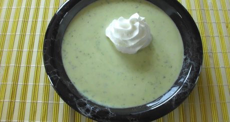 Einfache Zucchini-Cremesuppe