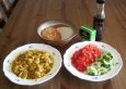 exotisches Hähnchencurry mit zweifarbigem Reis