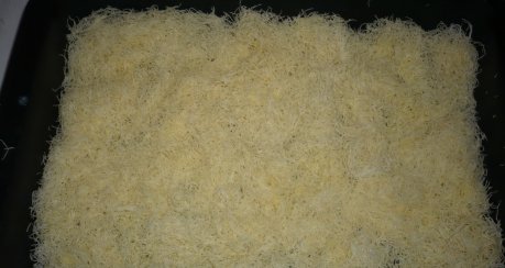 Griechischer Grie&szlig;auflauf  in Kataifiteig