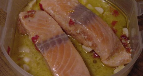 marinierter Lachs mit Birne & Butter-Speckkartoffeln