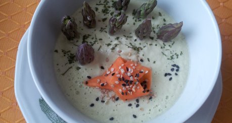 Libanesiche Grünspargel-Cremesuppe (Rohkost)