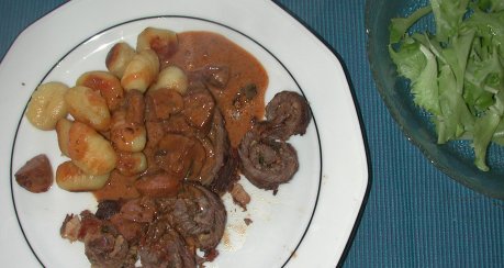 Steinpilz-Rouladen in Sahnesauce