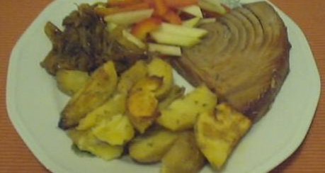Thunfisch-Steak mit Rosmarin-Kartoffeln