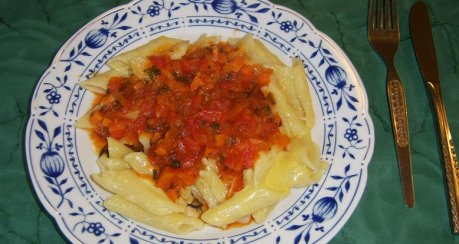 Zucchini-Penne mit Peperonigekrümmele