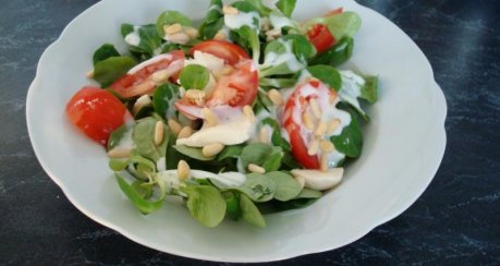 Deutscher Feldsalat mit Curry-H&auml;hnchenbruststreifen