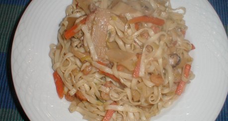 Chinesische gebratene Nudeln mit Schweinefilet