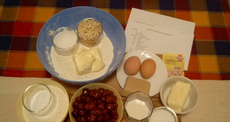 Kirsch-Streuselkuchen mit Marzipan