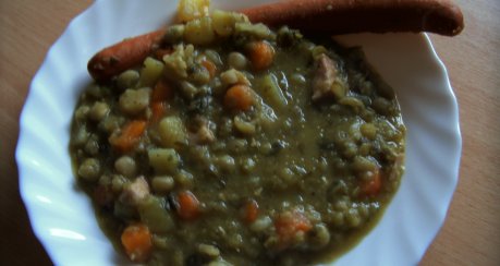 Mutters Erbsensuppe