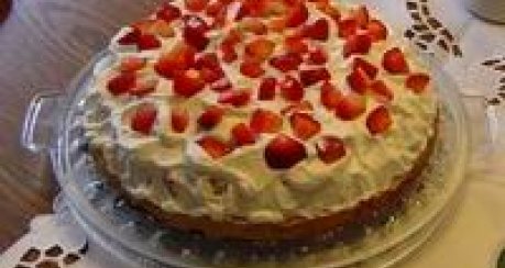 Makronentorte mit Erdbeeren