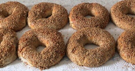 Simit (Sesamringe mit Hefe)