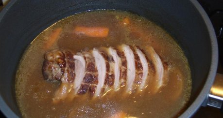 Putenrollbraten in Balsamico Weinbrandbeize