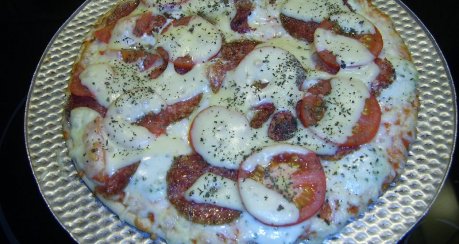 Salami-Pizza