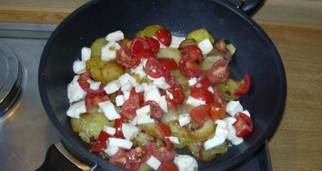 Bratkartoffeln mit Tomaten und Mozzarella