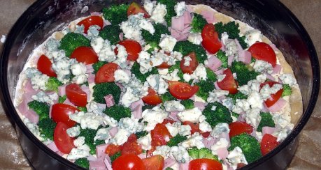 Brokkoli-Tarte mit Kochschinken u. Tomaten