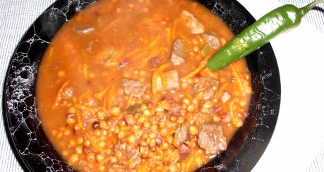 Chili-Linsen-Gulasch mit Wein