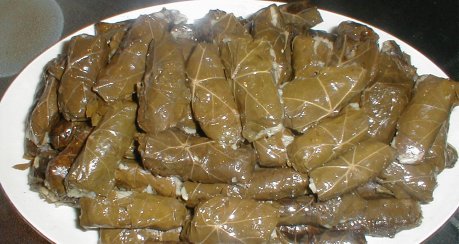 Gef&uuml;llte Weinbl&auml;tter mit Eier-Zitronen-Sauce