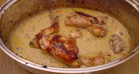 Geschmortes Kaninchen in Weißweinsauce