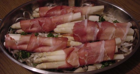 Überbackene Spargel-Schinken-Rollen