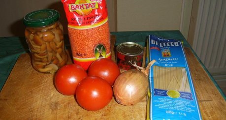 Spagetti mit Pilzen und roten Linsen-Tomatensoße