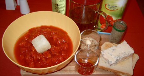 Tomaten-Käse-Suppe mit Sesam