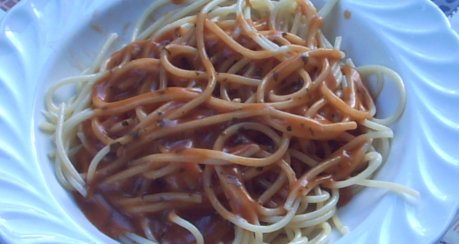 Spaghetti mit Tomatensauce