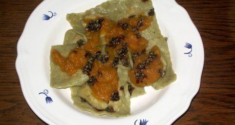 Kürbisravioli mit Pumpkinsauce und Kernenpesto