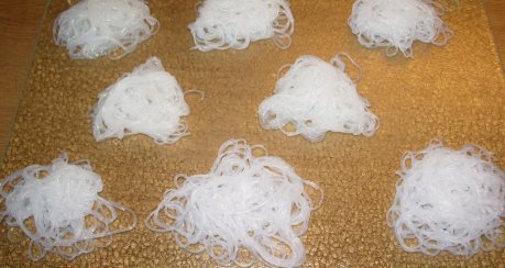 Hackfleisch mit Nüssen aus dem Wok