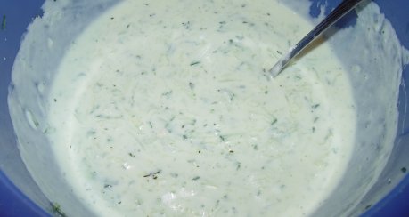 Joghurtdip mit Knoblauch (Cacik)