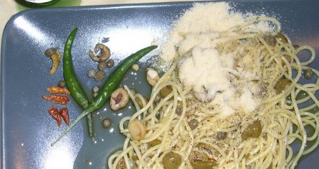 Spaghetti al'olio mit Oliven
