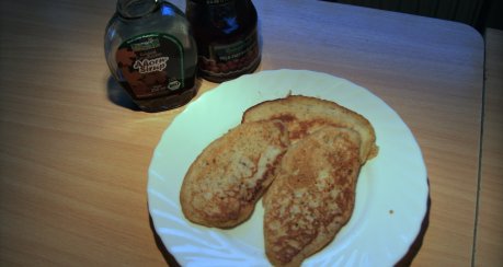 Haselnuss-Pancakes mit Ahornsirup