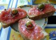 Tomatenbrote mit Sardellenfilets