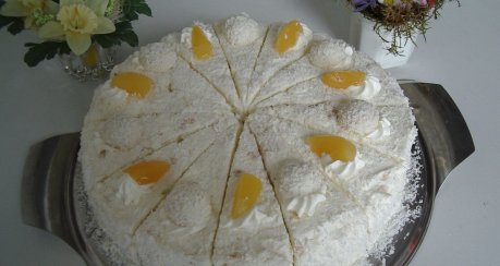 Raffaello-Torte mit Aprikosen