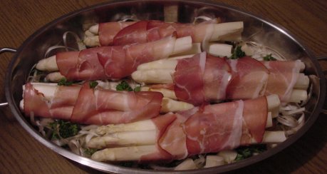 Gebackene Spargel-Rollen