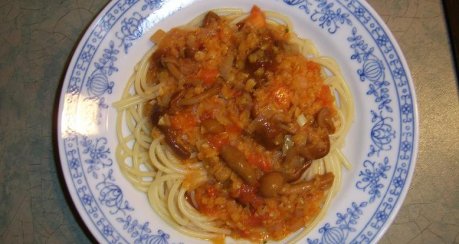 Spagetti mit Pilzen und roten Linsen-Tomatensoße