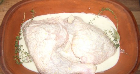 Knuspriges Wein-Senf-Hähnchen (Römertopf)