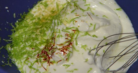 Couscous mit Gambas und Limetten-Joghurtsauce