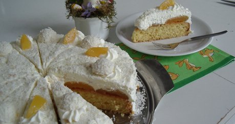 Raffaello-Torte mit Aprikosen