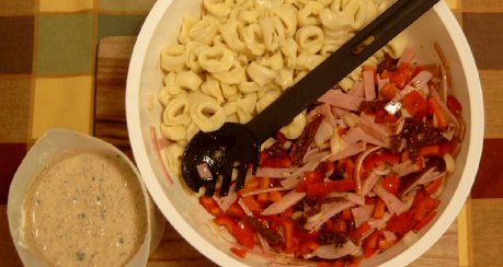 Tortellini-Salat mit Paprika und Kochschinken (für Crazy)