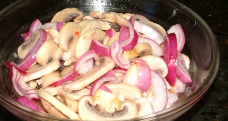 Champignon-Zwiebel-Salat