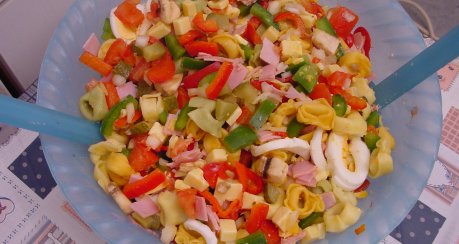 Tortellini-Salat mit Paprika und Kochschinken (für Crazy)