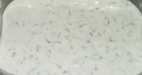 Joghurt-Kaltschale (Cacik)