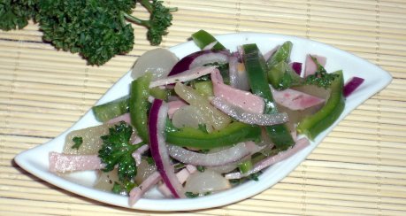 Paprika-Salat mit Senfgurken