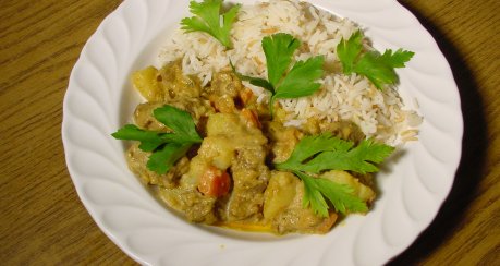 Fleisch und Gemüse mit Gelber Currypaste