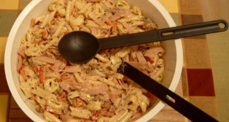 Tortellini-Salat mit Paprika und Kochschinken (für Crazy)