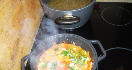 Wurstbrühsuppe mit Fadennudeln